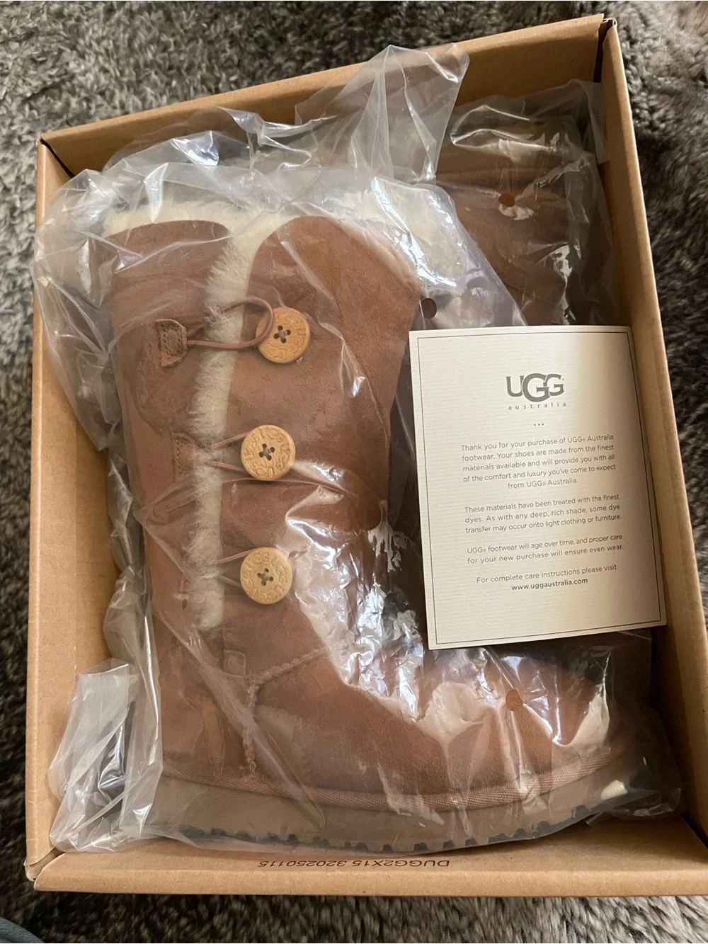 UGG Bailey Button Triplet Chestnut Kids Boots Size 1 NIB Sheepskin